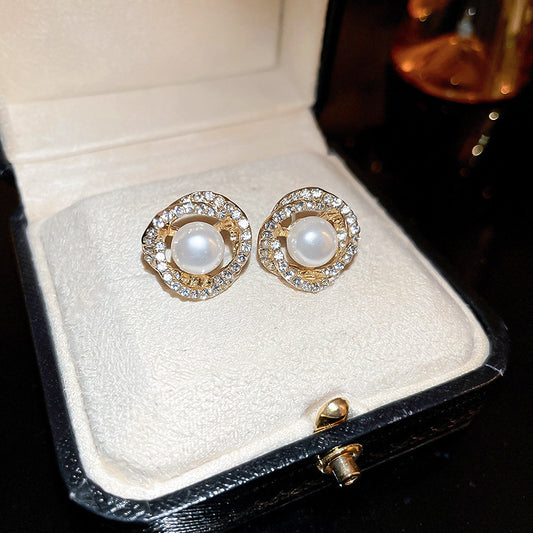 Fashionable Pearl Earrings